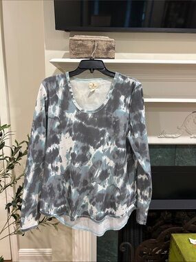 b new york Gray & Light Blue Abstract Long Sleeve Tee